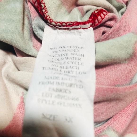 First Love Flowy Sleeveless Top Red Flower Size 3x - Picture 8 of 8